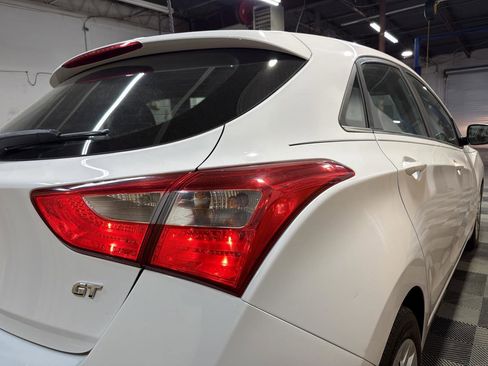 Used 2017 Hyundai Elantra GT image 10