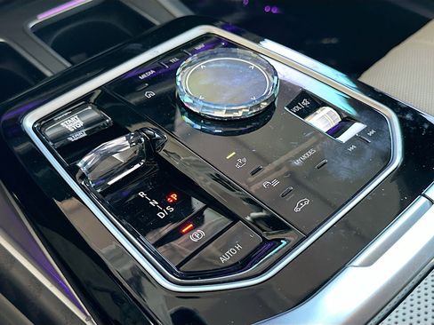 Certified 2023 BMW 760i xDrive image 17