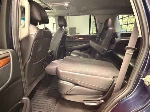 Used 2017 Cadillac Escalade Luxury AWD/4WD image 23