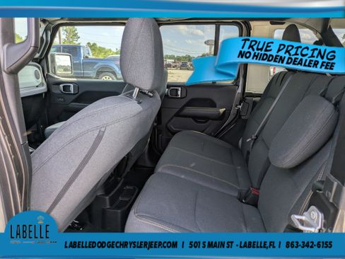Used 2025 Jeep Wrangler Unlimited Sahara w/ Safety Group AWD/4WD image 12
