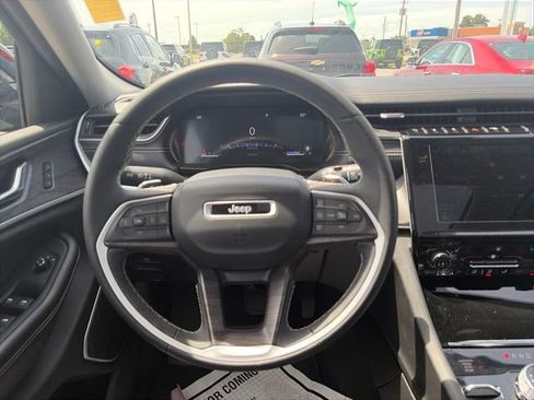 Used 2022 Jeep Grand Cherokee L Limited AWD/4WD image 15