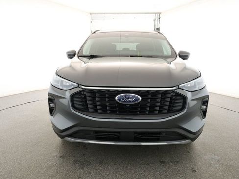 Used 2024 Ford Escape Platinum image 2