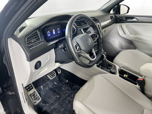 Used 2022 Volkswagen Tiguan SE R-Line AWD/4WD image 9