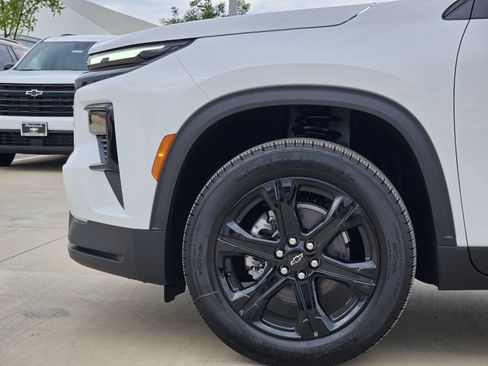 New 2027 Chevrolet Traverse LT w/ Midnight/Sport Edition FWD image 11