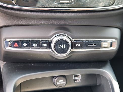 Used 2019 Volvo XC40 T5 Momentum AWD/4WD image 22