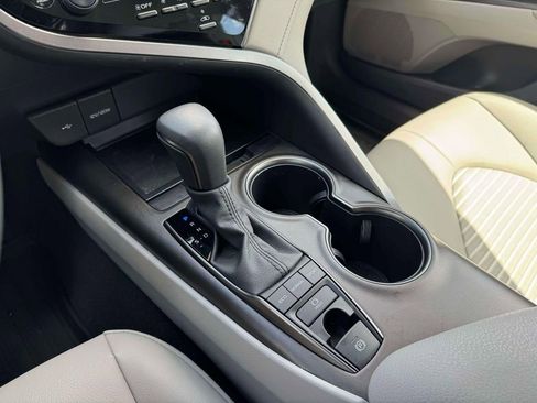 Used 2023 Toyota Camry SE AWD/4WD image 32