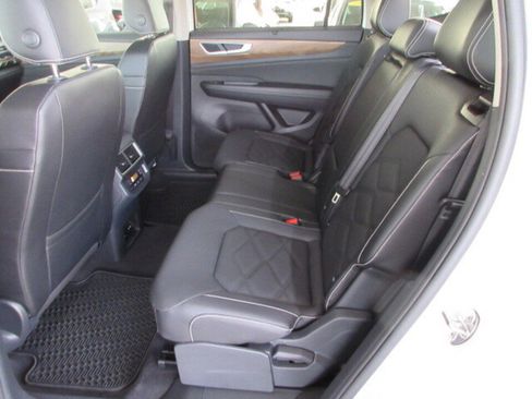 Used 2025 Volkswagen Atlas SE image 16