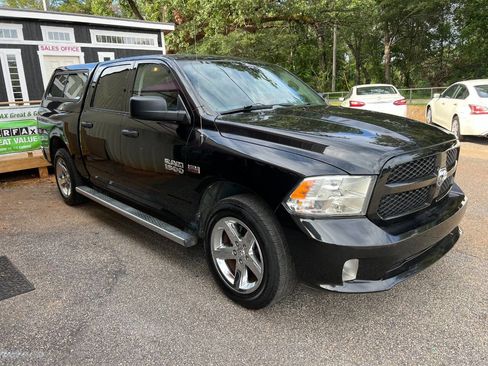 Used 2017 RAM 1500 Express image 3