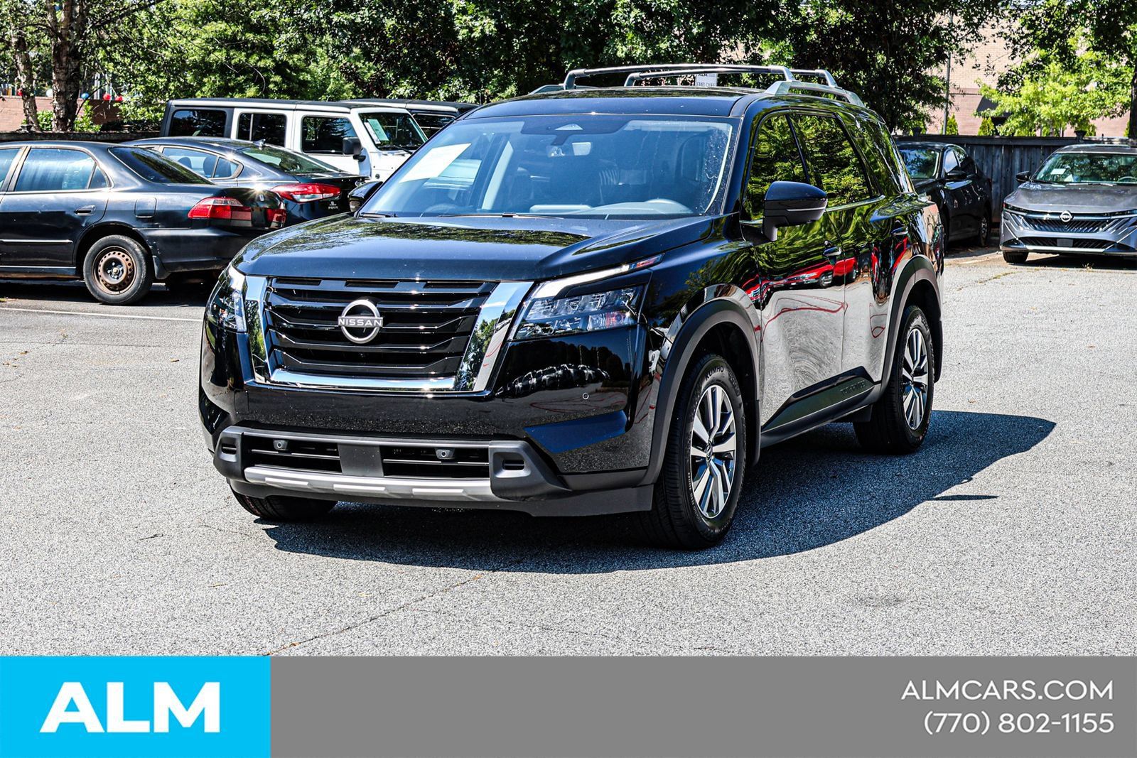 Used 2025 Nissan Pathfinder SL w/ Cargo Package FWD image 3