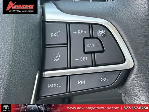 Used 2021 Toyota Sienna XLE AWD/4WD image 26
