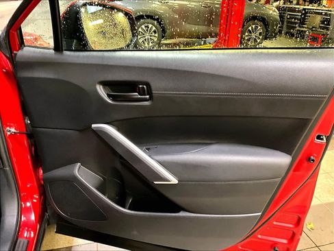 Used 2024 Toyota Corolla Cross LE image 12