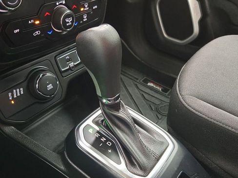 Used 2021 Jeep Renegade Sport image 25