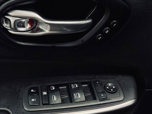 Used 2022 Jeep Cherokee Limited image 17