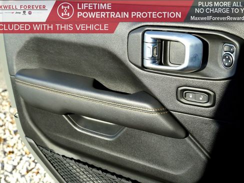 Used 2022 Jeep Gladiator Overland image 23