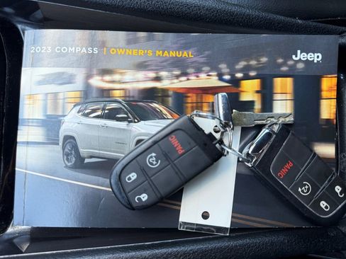 Used 2023 Jeep Compass Latitude w/ Sun and Sound Group AWD/4WD image 31
