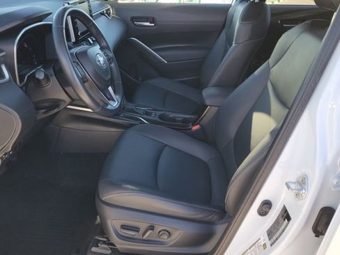 Used 2022 Toyota Corolla Cross XLE image 6