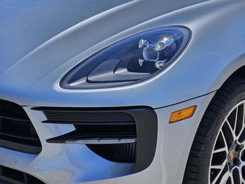 Certified 2020 Porsche Macan S AWD/4WD image 12