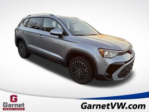 Certified 2025 Volkswagen Taos SE image 14