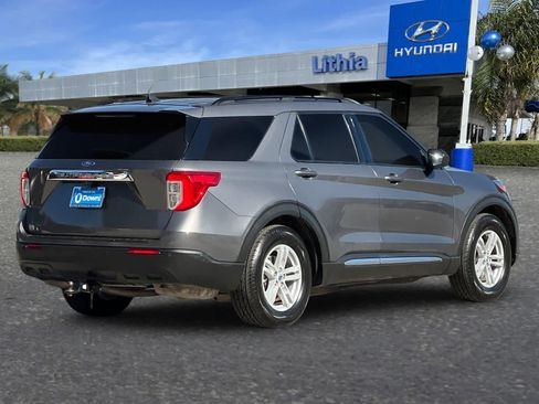 Used 2021 Ford Explorer XLT RWD image 3