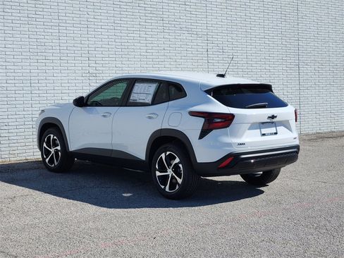 New 2026 Chevrolet Trax RS w/ Sunroof Package image 3
