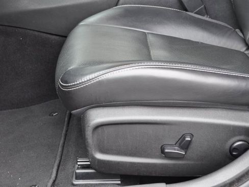 Used 2023 Chrysler 300 S w/ Comfort Group image 8