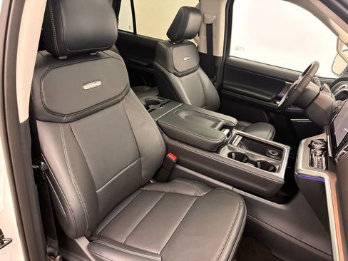 New 2025 Ford Expedition Max Platinum w/ Driver's Package image 29