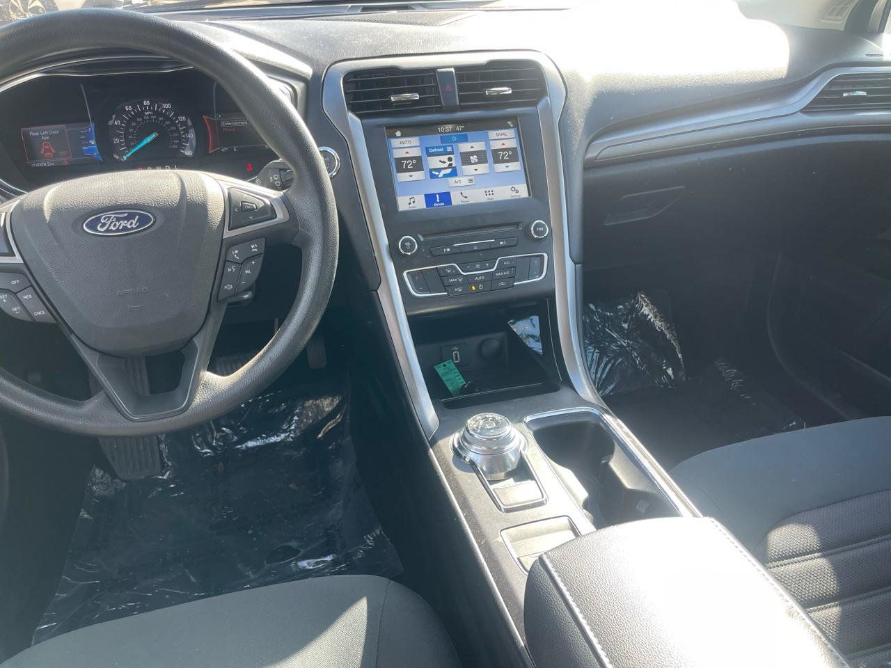Used 2017 Ford Fusion SE w/ Fusion SE Technology Package FWD image 38