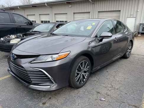 Used 2022 Toyota Camry XLE image 1