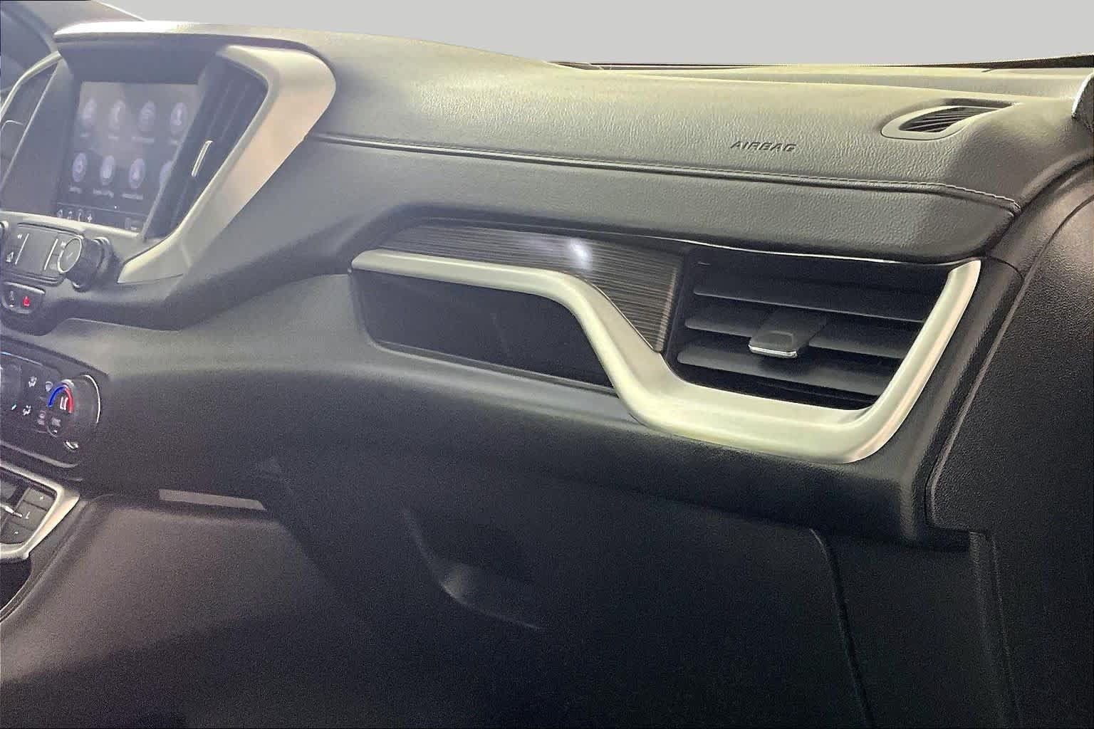 Used 2024 GMC Terrain SLT AWD/4WD image 17