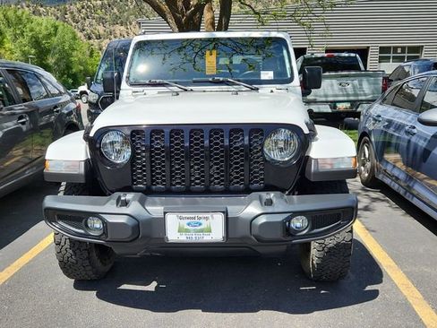 Used 2022 Jeep Gladiator Sport AWD/4WD image 2