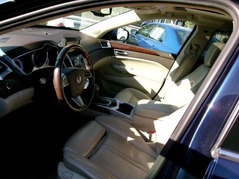 Used 2011 Cadillac SRX Luxury image 7