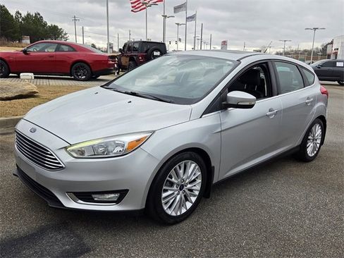 Used 2016 Ford Focus Titanium w/ Titanium Technology Package image 3