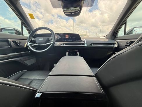 Certified 2026 Cadillac Vistiq Platinum w/ LPO, Floor Liner Package AWD/4WD image 24