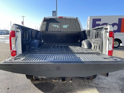 Used 2017 Ford F250 XLT w/ FX4 Off-Road Package image 9