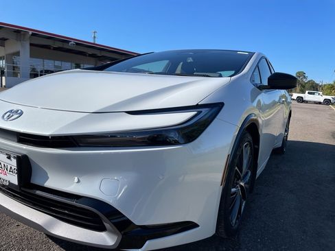 New 2026 Toyota Prius XLE image 10