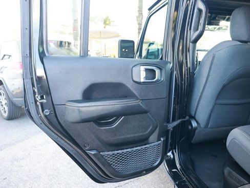 Used 2024 Jeep Wrangler Unlimited Sahara w/ Technology Group AWD/4WD image 37