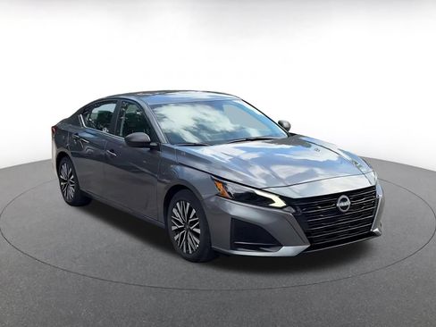 Used 2026 Nissan Altima 2.5 SV FWD image 3