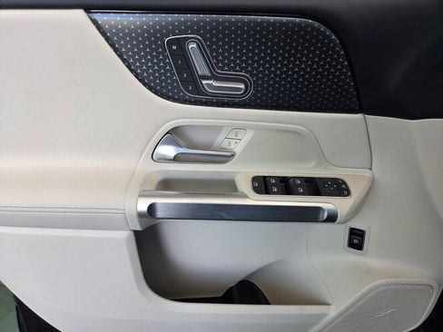 New 2026 Mercedes-Benz GLB 250 image 21