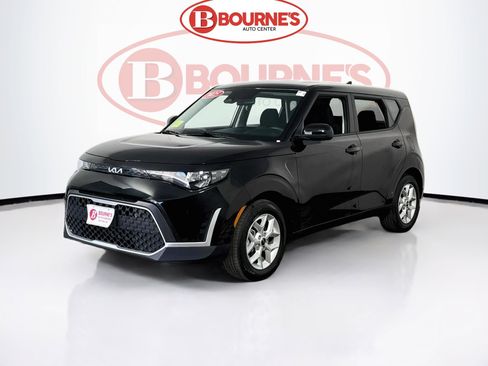 Used 2025 Kia Soul LX FWD image 4