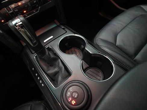 Used 2016 Ford Explorer XLT w/ Equipment Group 202A image 18