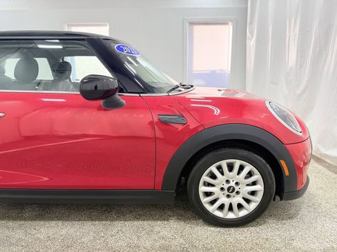 Used 2023 MINI Cooper 2-Door Hardtop image 8