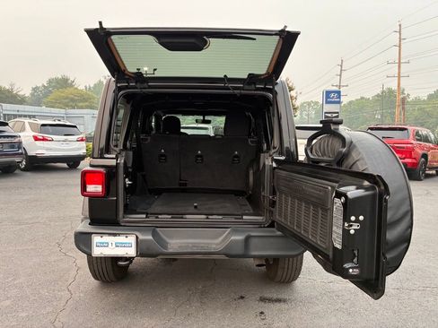 Used 2022 Jeep Wrangler Unlimited Sport w/ Sun And Sound Package AWD/4WD image 12