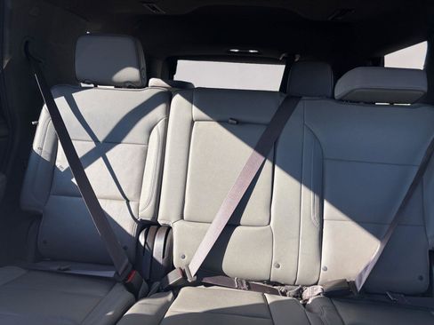 Used 2022 GMC Yukon SLT w/ SLT Premium Package image 13