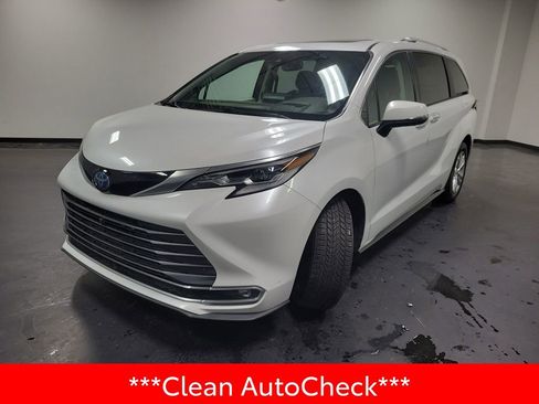 Used 2022 Toyota Sienna Platinum AWD/4WD image 4
