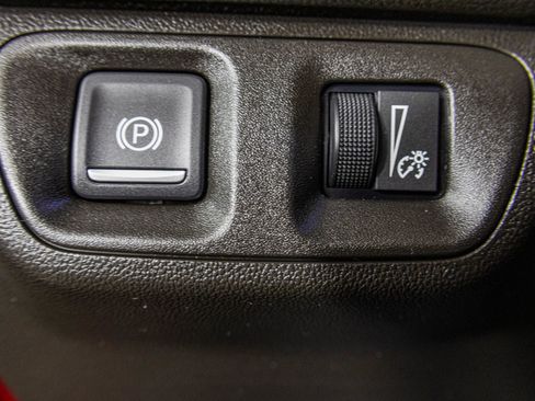 Used 2017 GMC Acadia SLE image 32