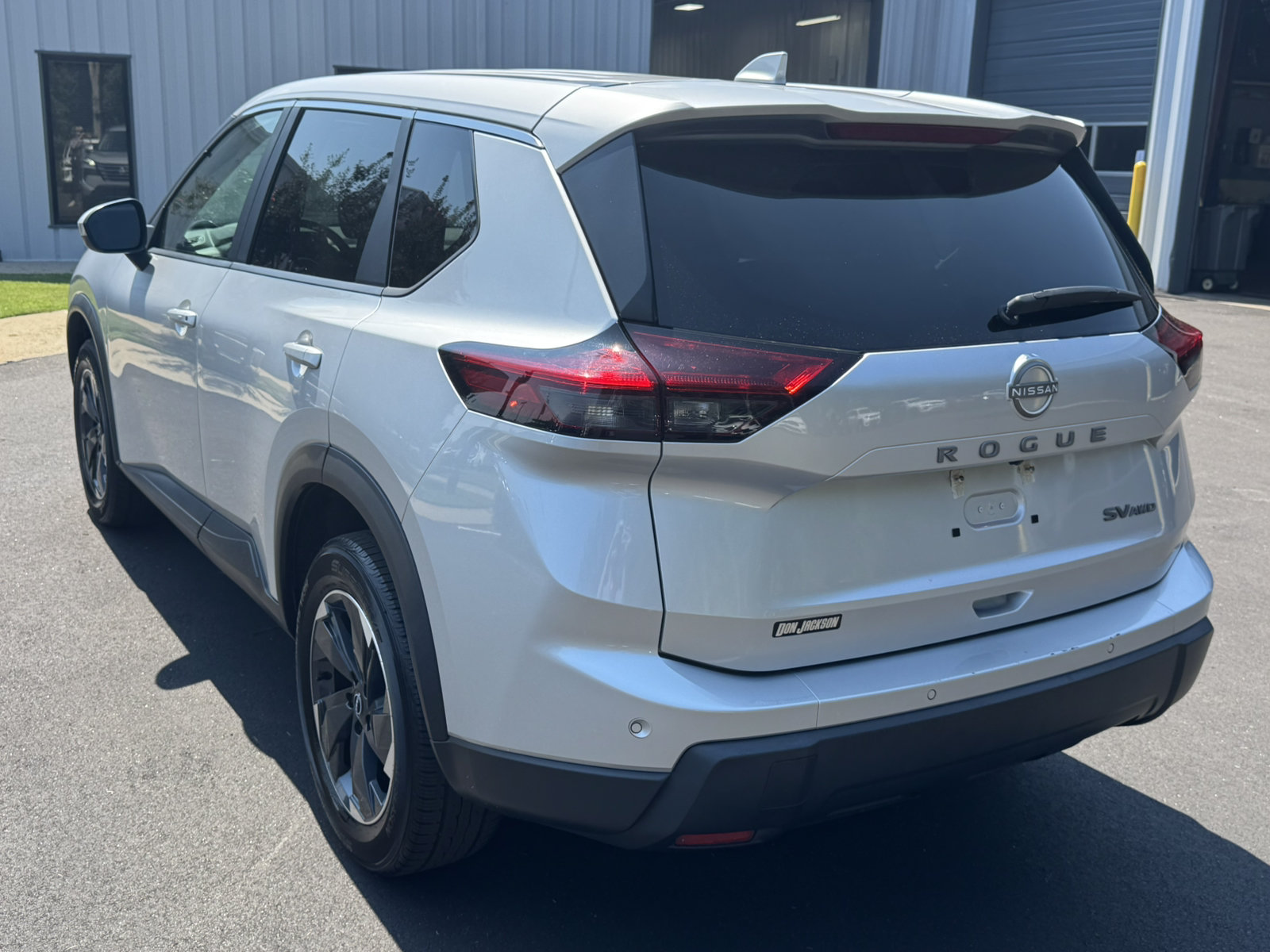 Used 2024 Nissan Rogue SV AWD/4WD image 7