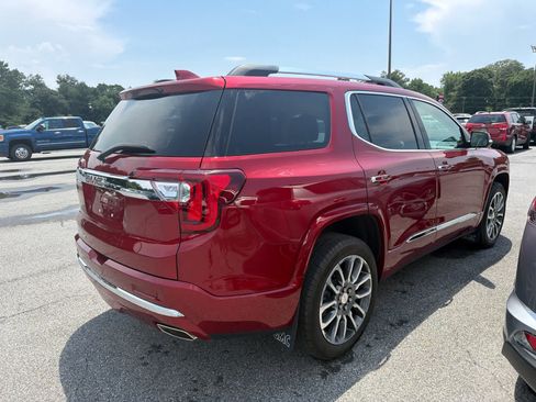 Used 2022 GMC Acadia Denali w/ Denali Ultimate Package FWD image 6