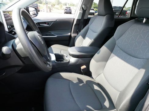 Used 2025 Toyota RAV4 XLE AWD/4WD image 12