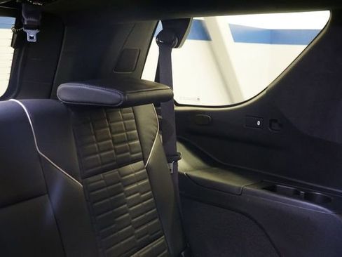 Used 2023 Cadillac Escalade Sport Platinum w/ LPO, ONYX Package AWD/4WD image 24