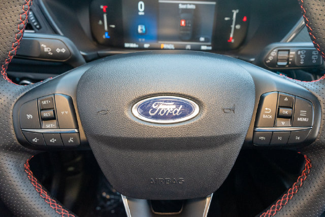 Used 2025 Ford Escape ST-Line AWD/4WD image 12